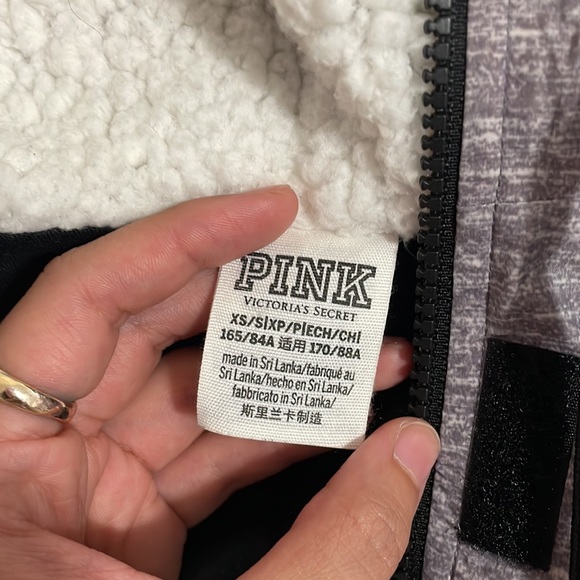 Pink Victoria’s Secret Grey/Black/White Pullover Jacket Sherpa - Quarter Zip 1/4 - Picture 8 of 8